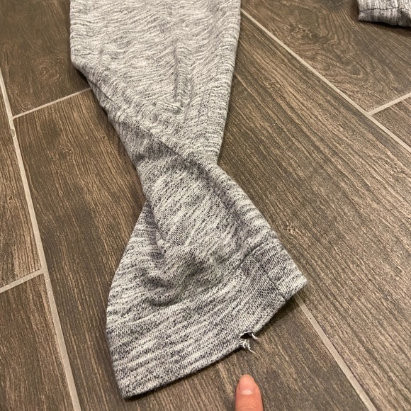 Hollister - Cropped Heather Grey Jogger Pants with Zipper pockets - Picture 7 of 7